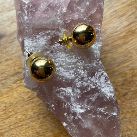 Vintage gold tone large studs - Picture 3 of 10